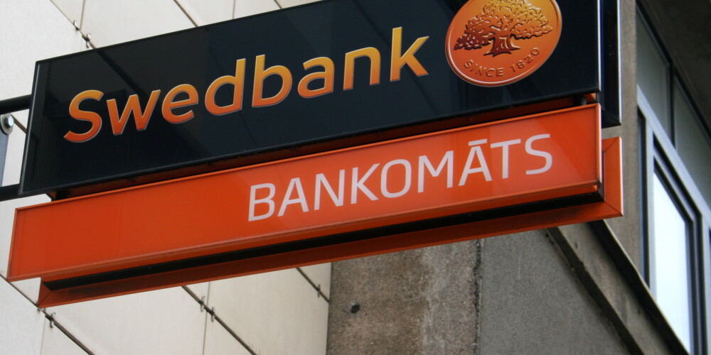 "Swedbank" sniedz komentāru par iespējamo naudas atmazgāšanu caur banku