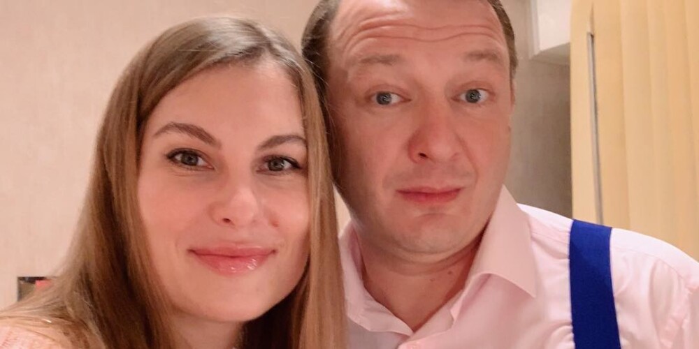 Жена Марата Башарова подала на развод после скандала с побоями