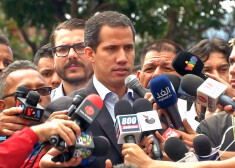 Gvaido paziņojis, ka līdz sestdienai Venecuēlā jāieved ASV piegādātā pārtika un medikamenti, kas pašreiz atrodas Kolumbijas pierobežas pilsētā Kukutā.