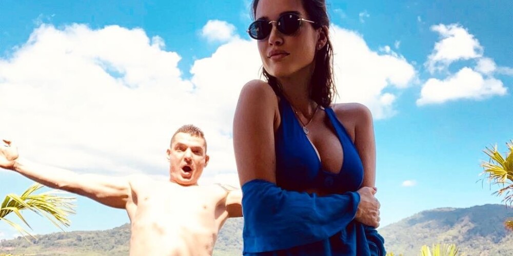 Ксения Бородина показала бурную реакцию мужа на ее горячее фото в бикини