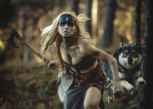 Maija Arvena Ozoliņa - meitene ar elfu vārdu raganiskā FOTOSESIJĀ