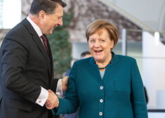 Меркель заверила Вейониса, что понимает необходимость выравнивания различий между государствами и регионами ЕС