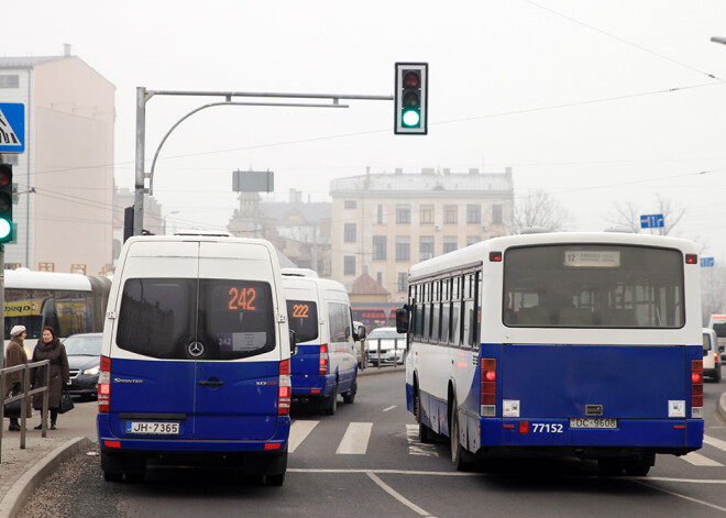 Pērn Latvijā veikti 241,96 miljoni braucienu ar sabiedrisko transportu