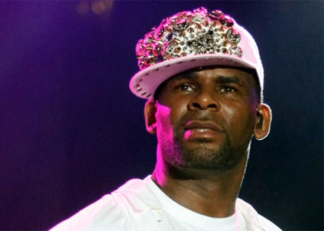 Mūziķis "R.Kelly" apsūdzēts par seksuālu vardarbību, vairākas cietušās ir nepilngadīgas