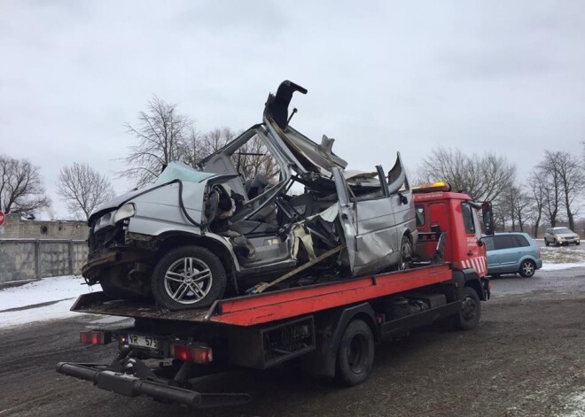 Traģiskajā autoavārijā Bolderājā bojā gājuši ticīgie, kuri steidzās uz dievkalpojumu