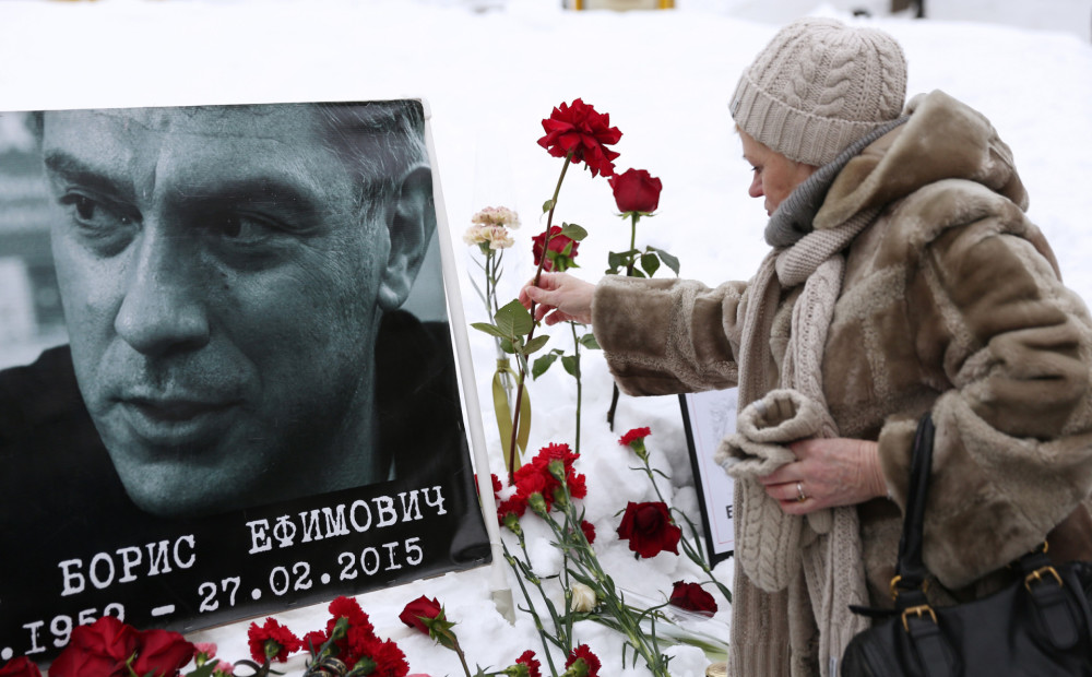 Tūkstošiem cilvēku Krievijā piemin pirms 4 gadiem noslepkavoto Borisu Ņemcovu