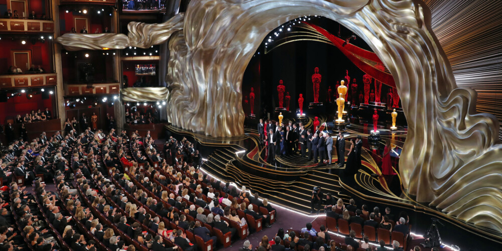 ''Green Book'' un ''Roma'' iegūst katra trīs ''Oskarus'', labākie aktieri - Olīvija Kolmena un Rami Maleks