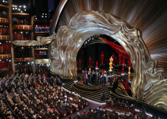 ''Green Book'' un ''Roma'' iegūst katra trīs ''Oskarus'', labākie aktieri - Olīvija Kolmena un Rami Maleks