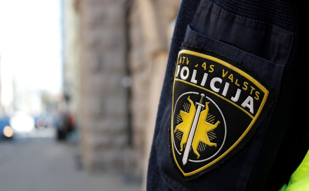 Iekšējās drošības birojs aizturējis divas Valsts policijas amatpersonas Iekšējās drošības birojs aizturējis divas Valsts policijas amatpersonas