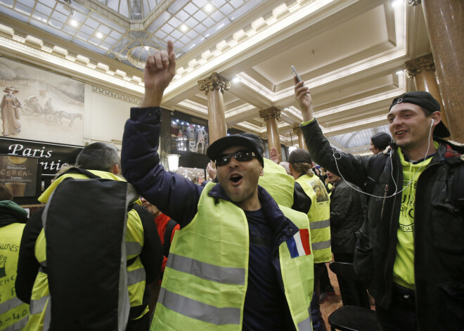 Francūžiem apnikuši "dzelteno vestu" protesti, cilvēki vēlas, lai tie beidzot beigtos