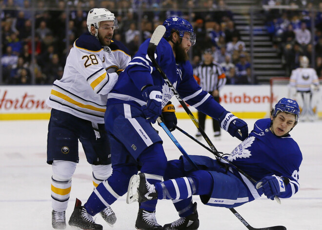 Girgensonam aktīvs sniegums zaudējumā pret Toronto "Maple Leafs"