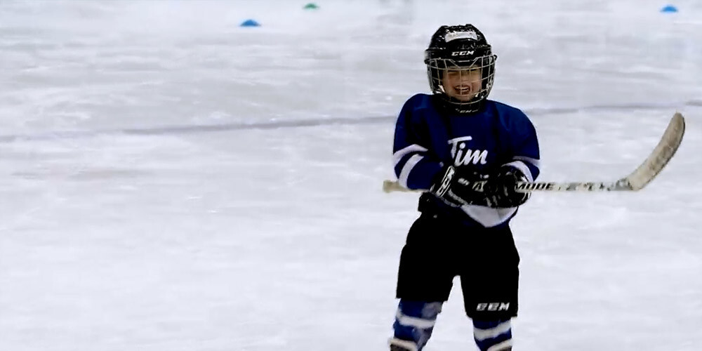 VIDEO: lūk, ko hokeja treniņa laikā domā un runā 4 gadus vecs kanādietis