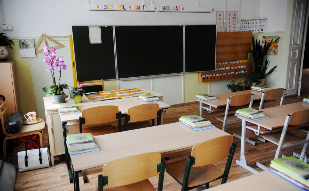 Rīgā nolemts slēgt vienu skolu un 15 izglītības iestādes apvienot