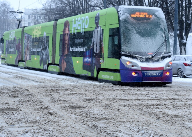 "Rīgas satiksme" pārliecināta, ka "Delna" nav savlaicīgi brīdinājusi par iespējamām nelikumībām tramvaju iepirkumos