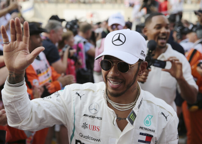 Hamiltons: "Mercedes" nepieciešami uzlabojumi, lai konkurētu ar "Ferrari"