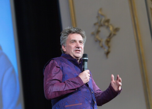 "Cilvēki smejas par atpazīstamām, nevis izdomātām situācijām,” saka Andrejs Ēķis.