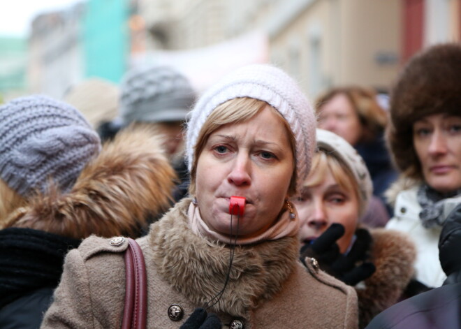 Ar algu jautājumu neapmierinātie skolotāji pošas protestam un - ja tas nelīdzēs - pat streikam