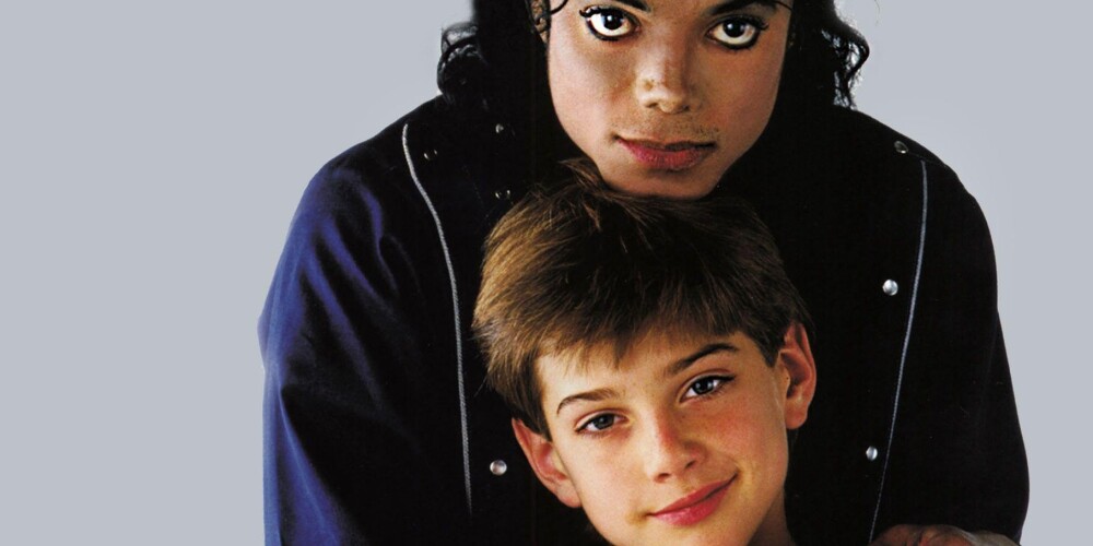 В скандальном фильме утверждается, что Майкл Джексон расплатился за секс с 10-летним любовником обручальным кольцом