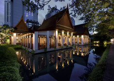 Izsmalcinātiem ceļotājiem: Bangkokas viesnīcu ainas klasiķa renesanse un itāļu restorāns ar "trim dakšiņām"