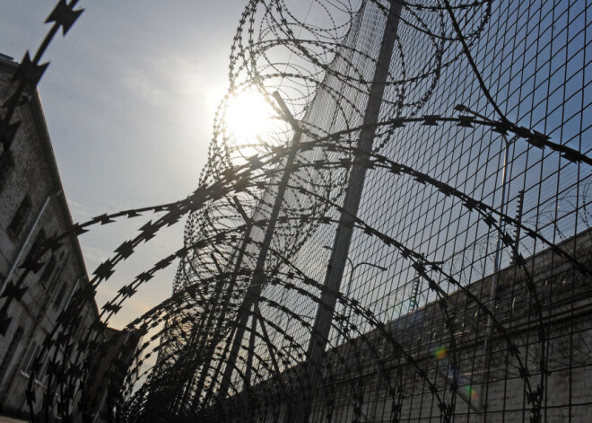 Мужчина пришел отбывать срок в Рижской центральной тюрьме с телефонами в прямой кишке