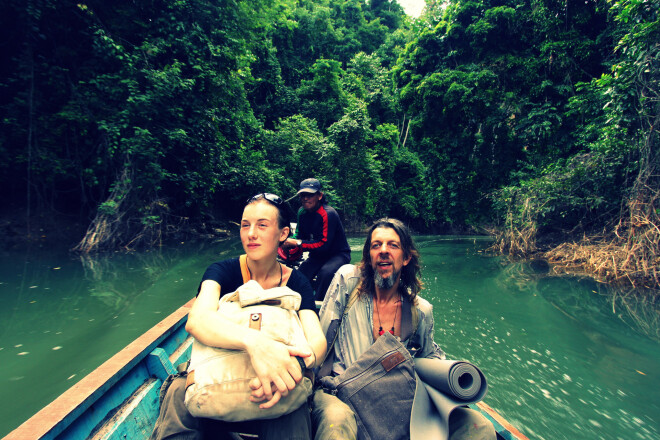 Bhavani ar partneri Bharganath (Juri Gravi), atgriežoties no svēto augu mācību retrīta Peru, Amazone.