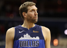 Dirks Novickis šobrīd aizvada savu 21. sezonu Dalasas "Mavericks" rindās.