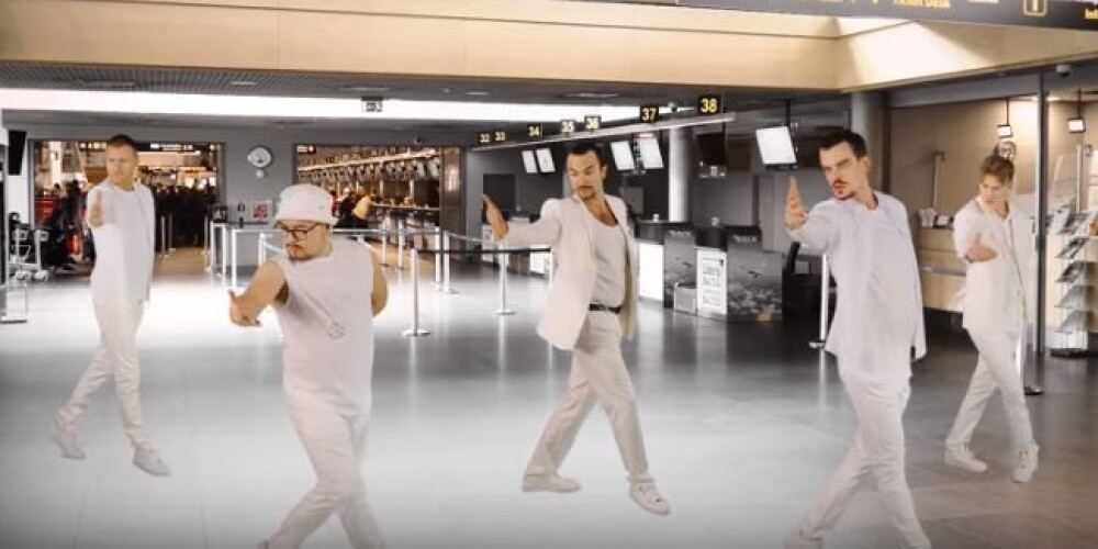 VIDEO: "Transleiteris", Zeltiņš, Rasims un Lepers sveic dāmas sieviešu dienā "Backstreet Boys" stilā