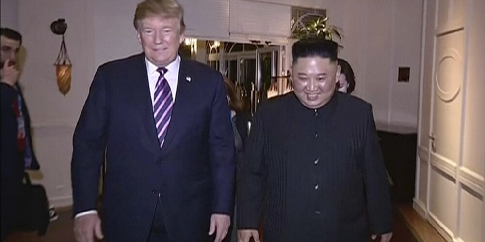 Tramps apgalvo, ka joprojām ir labās attiecībās ar Kimu Čenunu