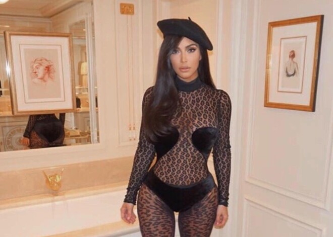 Kima Kardašjana pusplika pastaigājas pa Parīzi