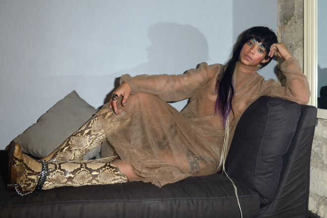 Sestdien Cēsīs ar vienīgo koncertu Baltijas valstīs uzstāsies uzlecošā amerikāņu popmūzikas zvaigzne Kelsija Lu.