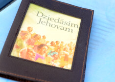 Dziesmu grāmata "Dziedāsim Jehovam".