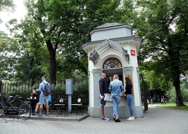 Rīgas dome piedāvā iznomāt pie Vērmanes dārza ieejas esošo kiosku