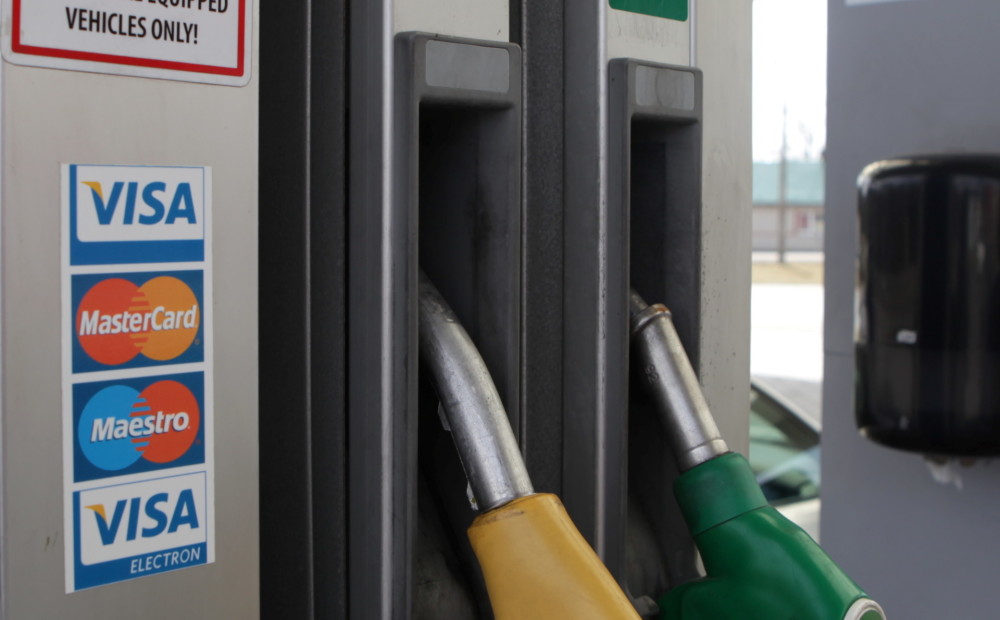 Degvielas tirgotāju asociācija netic, ka pāreja uz biodegvielu var notikt tik strauji kā plānots