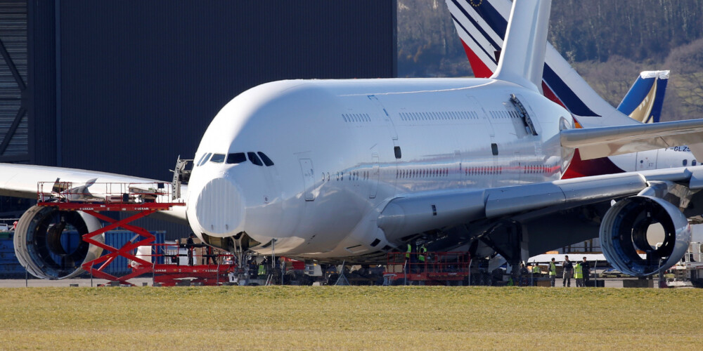 Dzinēja problēmu dēļ ārkārtas nolaišanos veic "Air France" pasaulē lielākā lidmašīna ar 500 cilvēkiem tajā