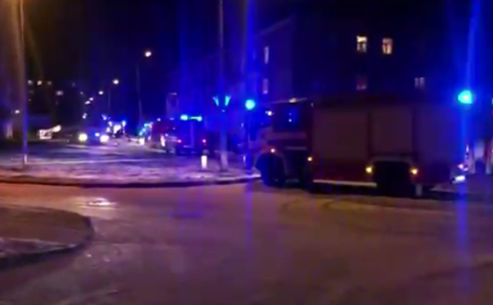 Paaugstinātas bīstamības ugunsgrēkā daudzdzīvokļu ēkā Rīgā cietuši 9 cilvēki
