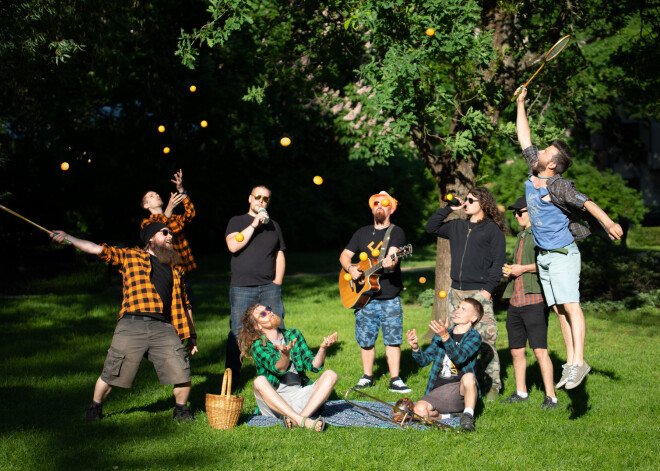 Noklausies - grupa “Oranžās brīvdienas” atver vaļā debesis