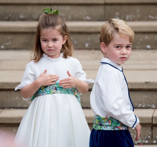 Princese Šarlote ar brāli princi Džordžu tēva māsīcas princeses Eiženijas kāzu dienā.