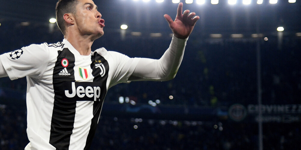 Ronaldu ar "hat-trick" nodrošina "Juventus" iekļūšanu Čempionu līgas ceturtdaļfinālā