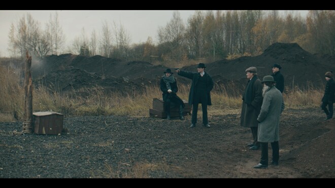 “Sieviešu apģērbu smalkumi prasīja daudz darba, bet šī tomēr ir puišu filma.”