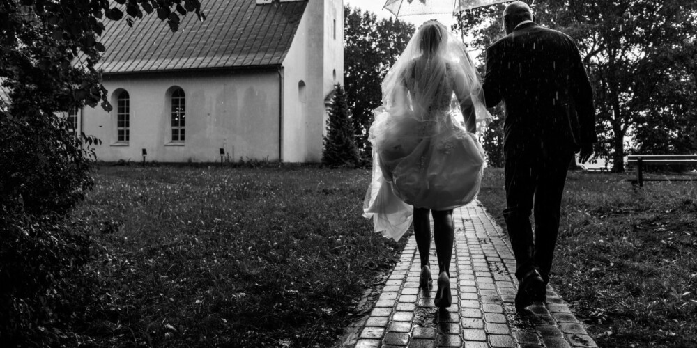 FOTO: izvēlētas latviešu fotogrāfu pērnā gada labākās kāzu fotogrāfijas