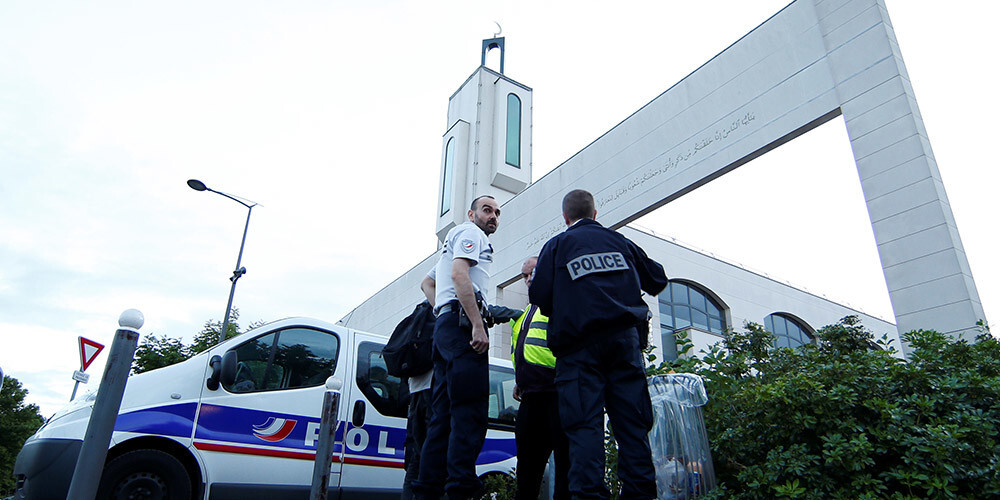 Pēc asiņainās piektdienas Jaunzēlandē Francija pastiprina drošības pasākumus mošejās