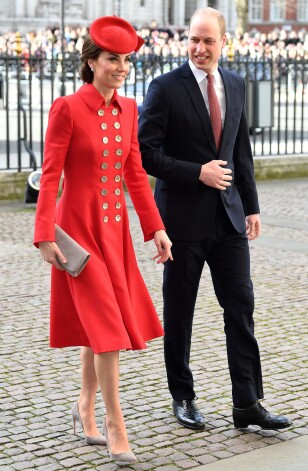 Hercogiene Ketrīna „Catherine Walker” mēteļkleitā 2019. gadā, apmeklējot Nāciju sadraudzības dienas dievkalpojumu Vestminsteras abatijā.