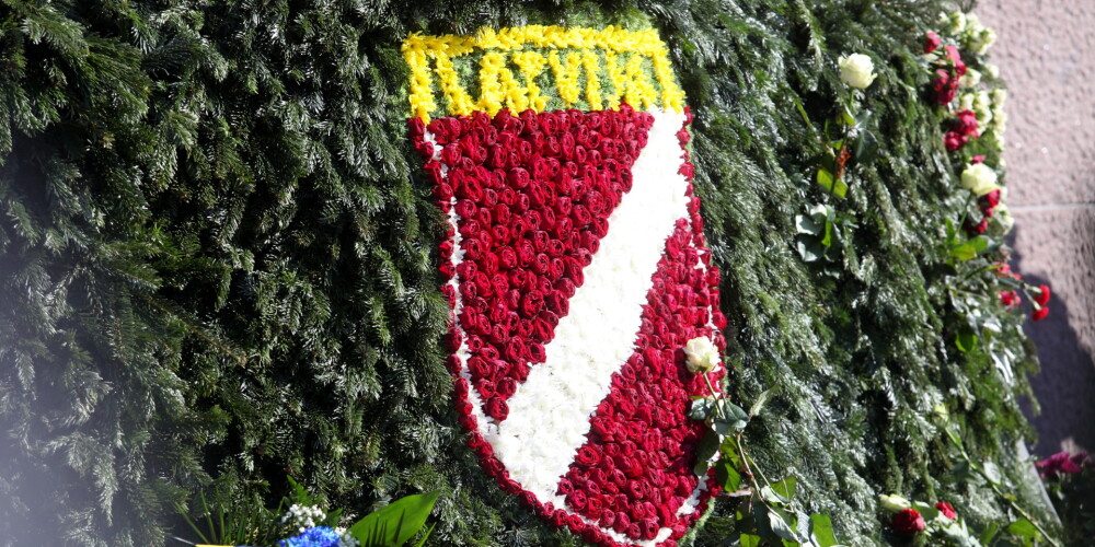 Leģionāru piemiņas diena ir neoficiāla piemiņas diena, kad latviešu leģiona veterāni un citi cilvēki piemin valsts iedzīvotājus, kuri cīnījās Vācijas bruņotajos spēkos latviešu leģiona sastāvā. Daļa sabiedrības uzskata, ka šie cilvēki cerēja cīnīties par neatkarīgu Latviju, citi - ka viņi bija fašistu līdzskrējēji, bet vēl citi - ka kara laika apstākļu upuri, kuri pret savu gribu nonākuši frontē.