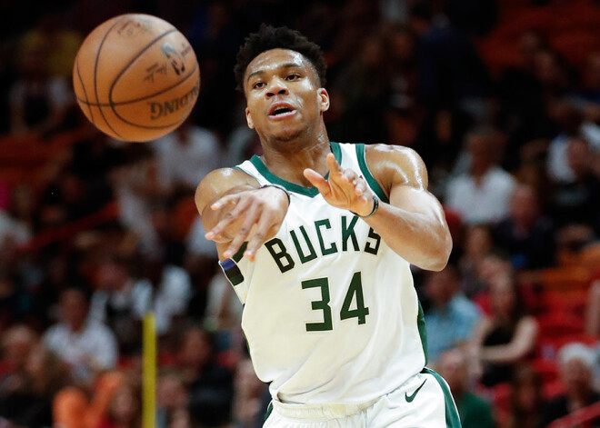 Kas tāds NBA vēl nebija bijis - "Bucks" ar Adetokunbo priekšgalā paveic vēsturisku atspēlēšanos