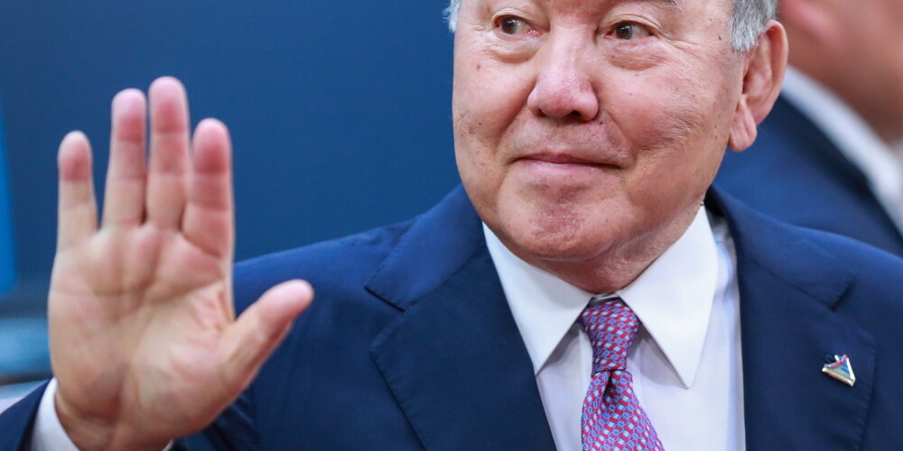 Kazahstānas prezidents pēc teju 30 gadiem amatā paziņo par demisiju