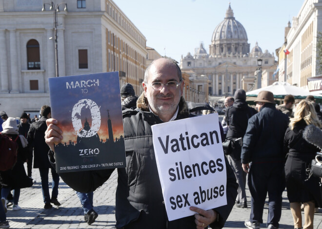 Baznīca noklusē būtiskus momentus par seksu Bībelē: pāvesti neievēro seno tradīciju un paliek par vecpuišiem