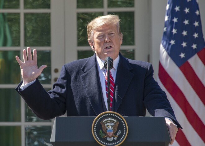 Tramps apsver visas iespējas, lai Maduro atkāptos no varas Venecuēlā