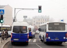 "Rīgas satiksme" maršruta mikroautobuss un autobuss.