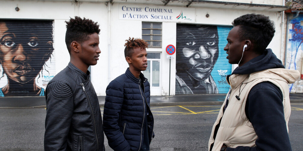 Francijas tiesa atļauj vecuma noteikšanas testus bēgļu jauniešiem