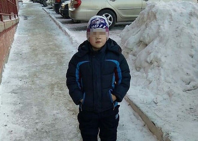 Сердце бабушки не выдержало: пропавшего ребенка искали всю ночь, а он спокойно спал у друга